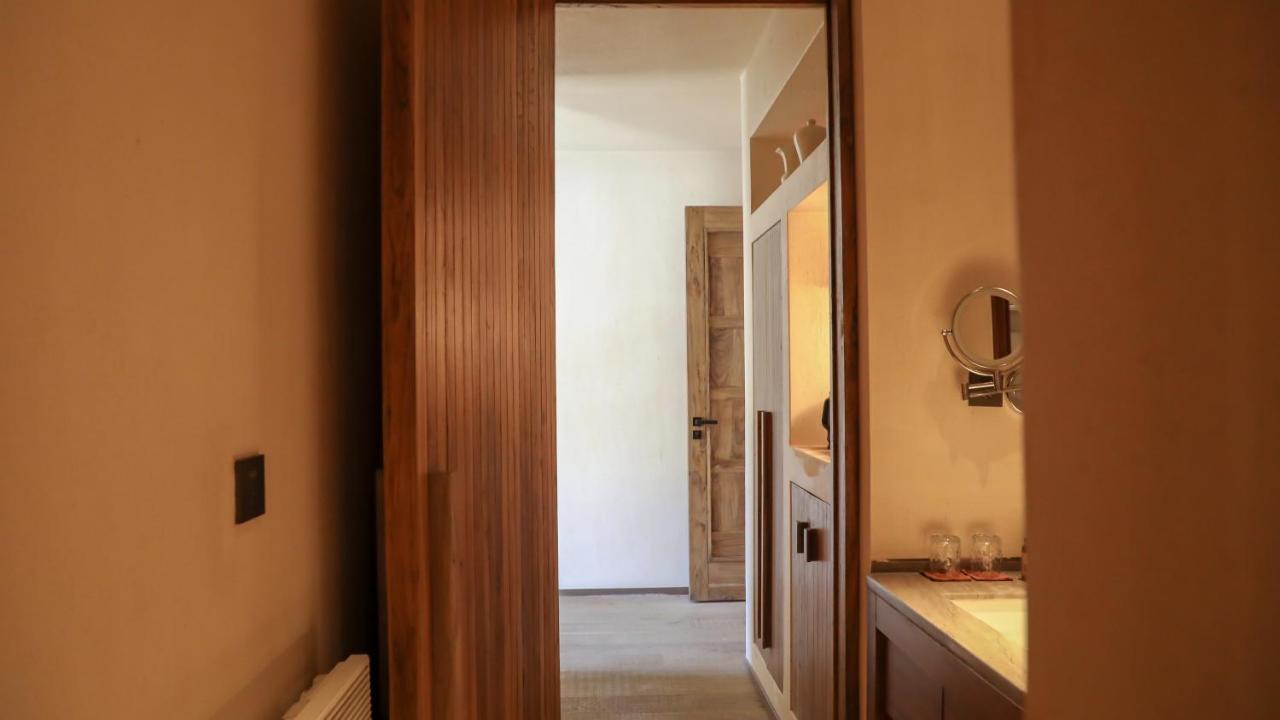 Sunyata Hotel. Deqin Meili デチェン エクステリア 写真